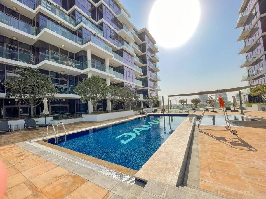 Lovely 1Bedroom Damac Hills Surrounded By Green Dubai Esterno foto